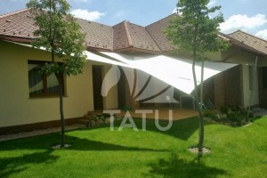 Állítható magasságú és dőlésszögű napvitorla 22