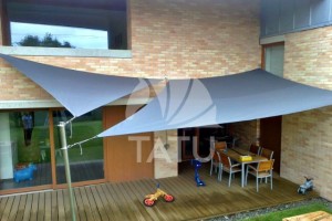 Állítható magasságú és dőlésszögű napvitorla 24