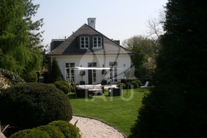 Állítható magasságú és dőlésszögű napvitorla 48