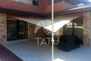 Állítható magasságú és dőlésszögű napvitorla 8