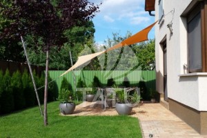 Állítható magasságú és dőlésszögű napvitorla 13