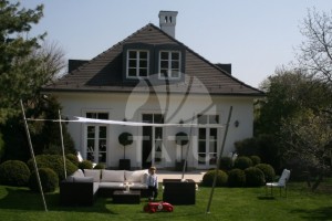 Állítható magasságú és dőlésszögű napvitorla 50