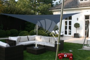 Állítható magasságú és dőlésszögű napvitorla 57