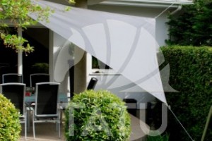 Állítható magasságú és dőlésszögű napvitorla 30