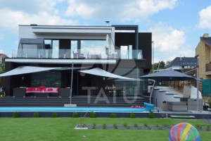 Állítható magasságú és dőlésszögű napvitorla 59