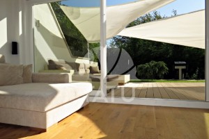 Állítható magasságú és dőlésszögű napvitorla 35