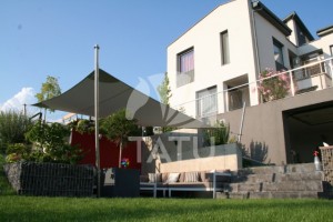 Állítható magasságú és dőlésszögű napvitorla 39